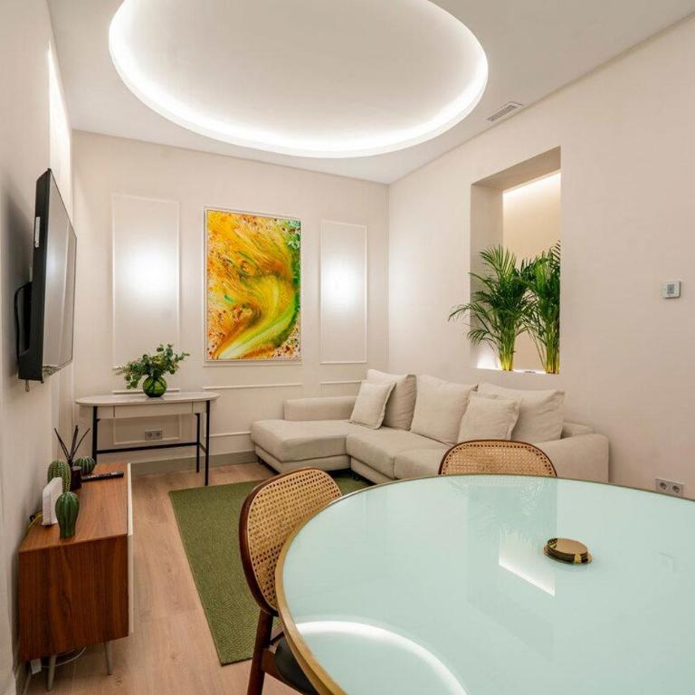 R14 –Deluxe Style Trendiest location in Malasaña - Three-Bedroom Apartment - 8