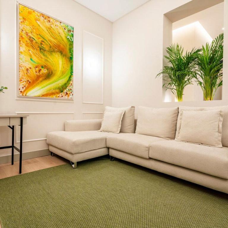 R14 –Deluxe Style Trendiest location in Malasaña - Three-Bedroom Apartment - 2