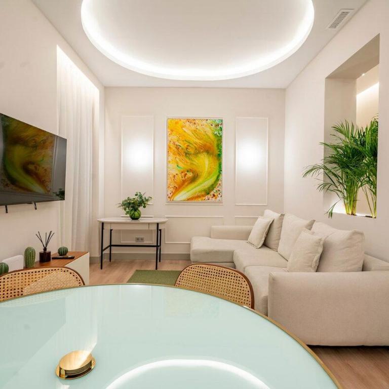 R14 –Deluxe Style Trendiest location in Malasaña - Three-Bedroom Apartment - 17