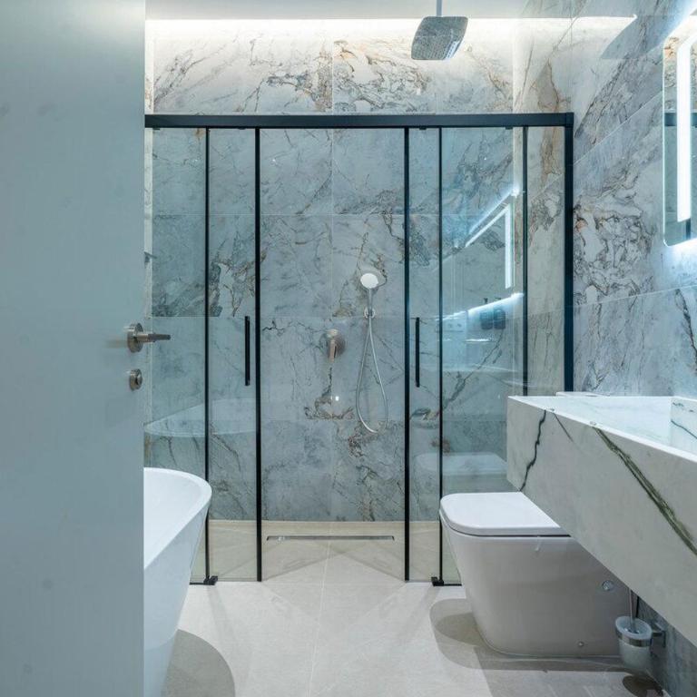 R14 –Deluxe Style Trendiest location in Malasaña - Three-Bedroom Apartment - 69