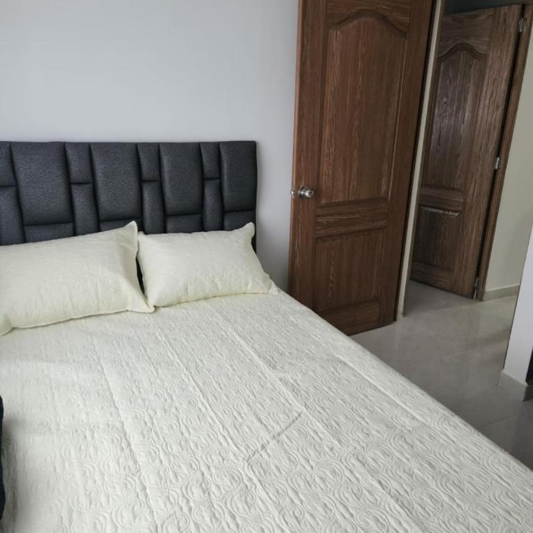 Apartamento el descanso - Three-Bedroom Apartment - 4