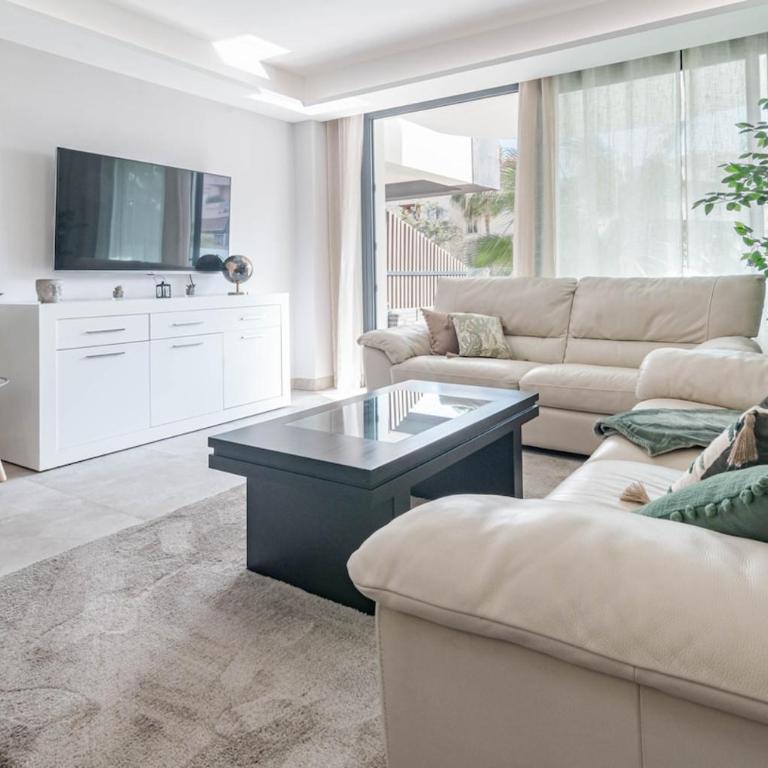 Room City Estepona Infinity 3BR & parking 2P - Apartamento - 5