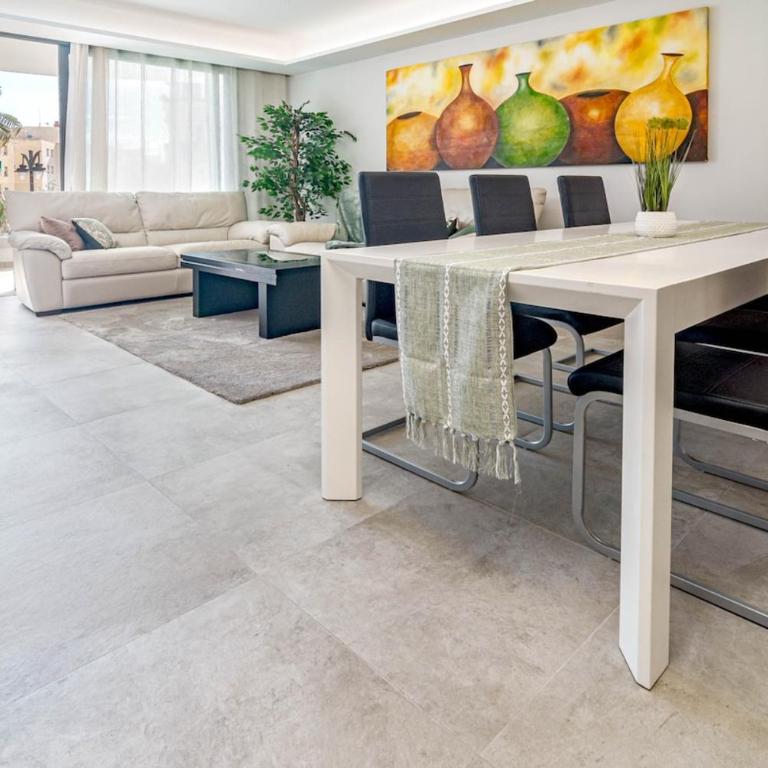 Room City Estepona Infinity 3BR & parking 2P - Apartamento - 9
