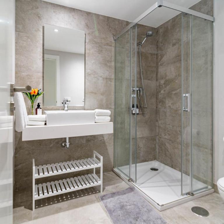 Room City Estepona Infinity 3BR & parking 2P - Apartamento - 25