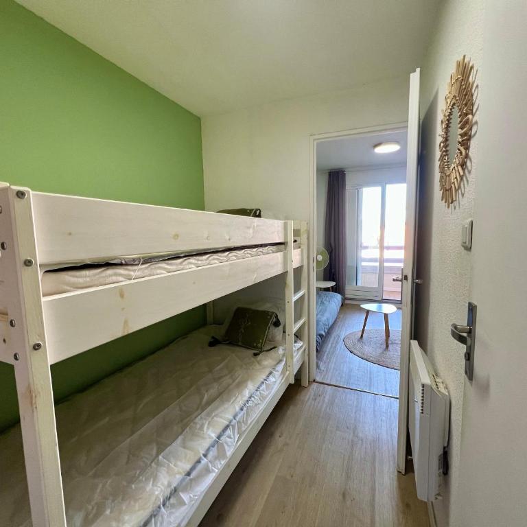 Studio Cabine avec Piscine, Parking Privé et Wifi - Proche Plage et Commerces à Sète - FR-1-338-574 - Apartment - 9