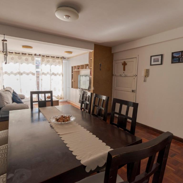 Miraflores Skyline Retreat - Three-Bedroom Apartment with View - 12
