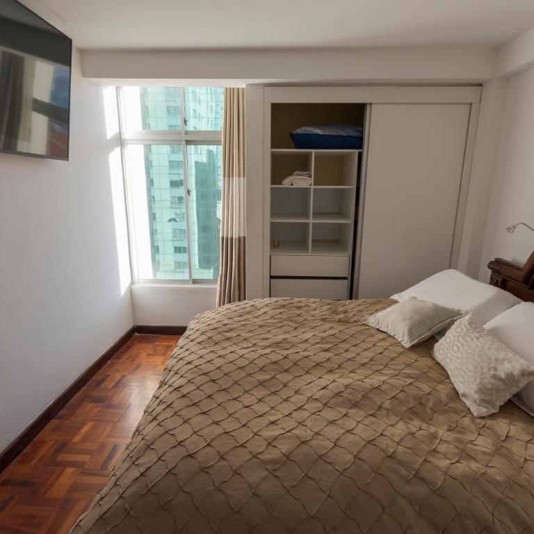 Miraflores Skyline Retreat - Three-Bedroom Apartment with View - 31