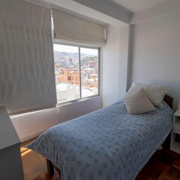 Miraflores Skyline Retreat - Three-Bedroom Apartment with View - 41