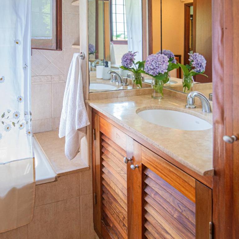 Amplia Casa Boutique en un Bosque cerca del Mar - Four-Bedroom House - 37