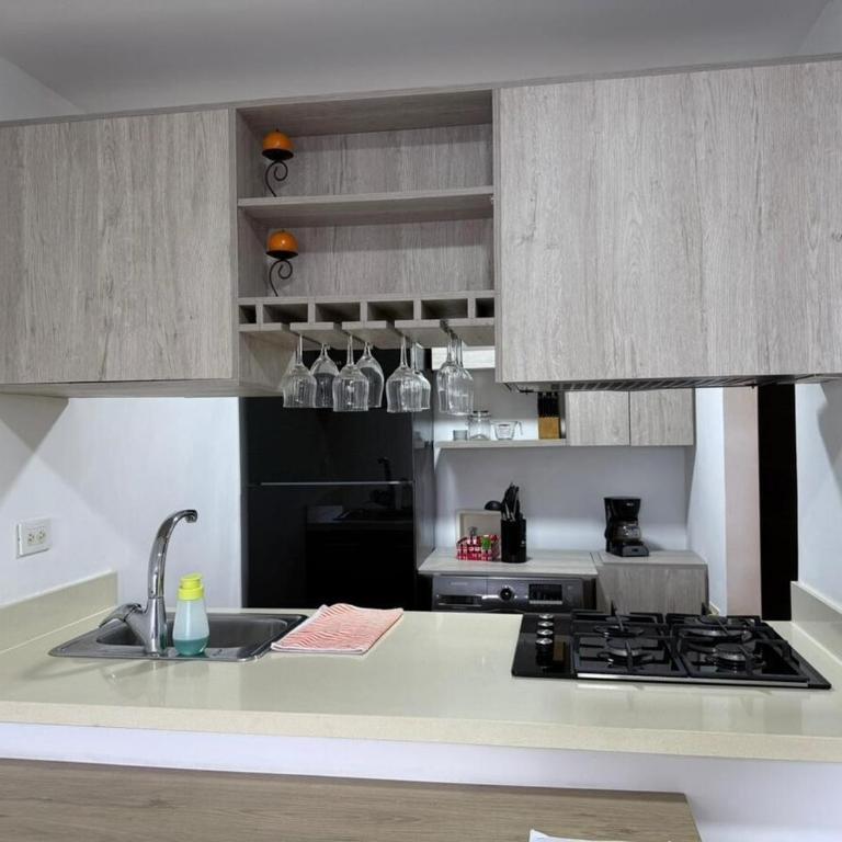 close to the Iberoamerica clinic and Viva shopping center - Apartamento de 1 dormitorio - 6