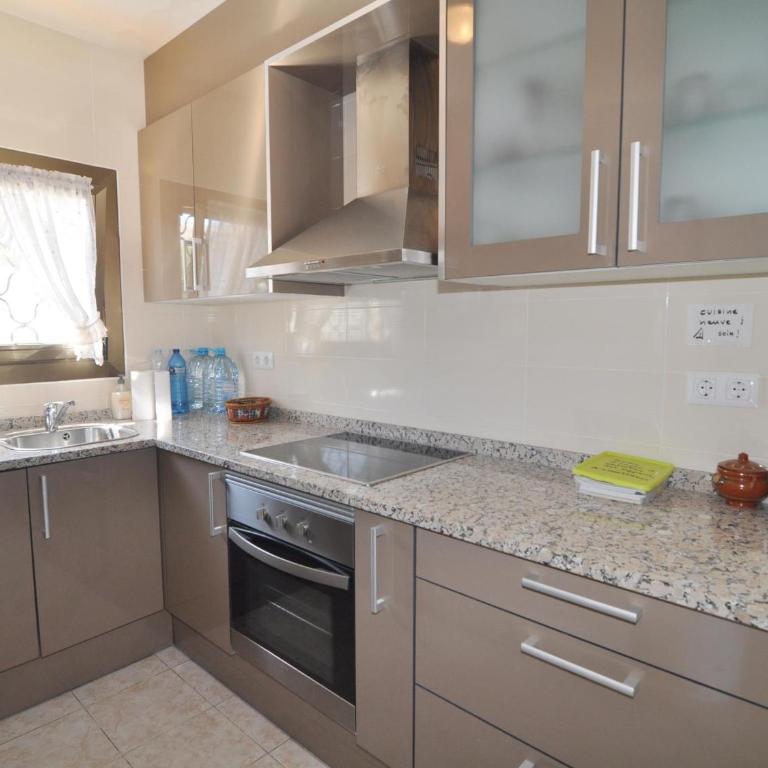 Casa Espaciosa con Gran Terraza y Piscina Privada en Zona Tranquila de L'Escala - HISP-7-4 - Villa - 11