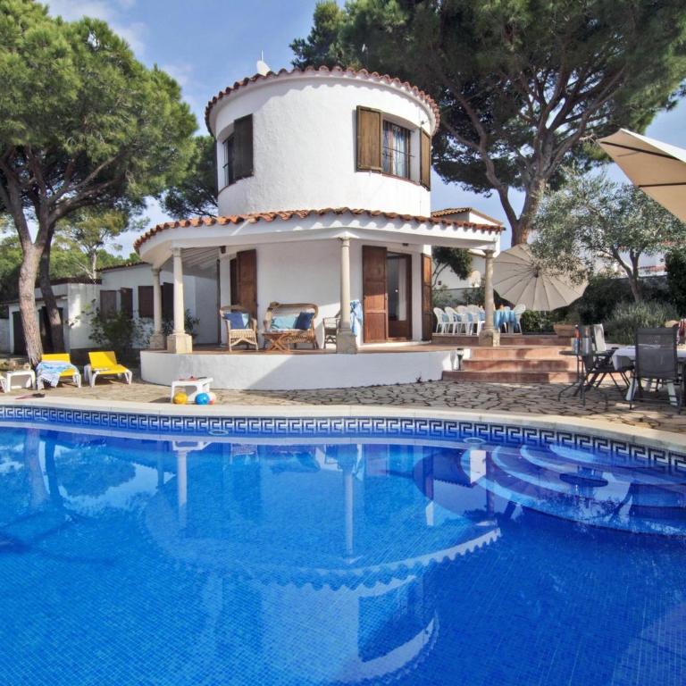Villa Divina con gran piscina privada en L'Escala - HISP-7-92 - Villa - 1
