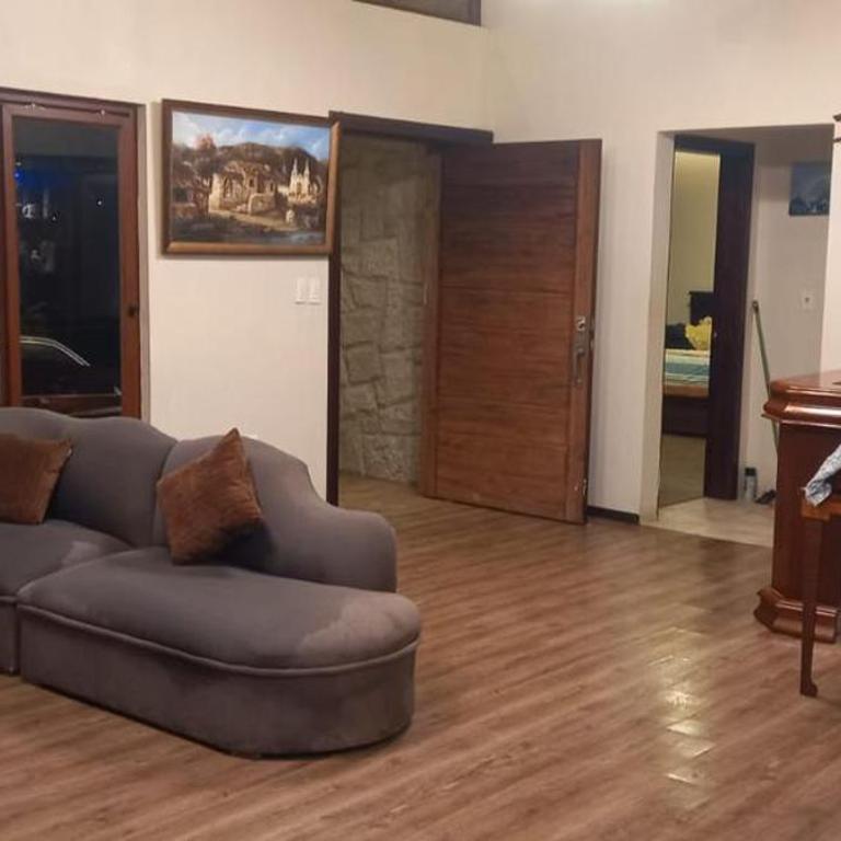 Hermosa Casa con piscina para grupo de 12 personas en Gualaceo - Three-Bedroom House - 5