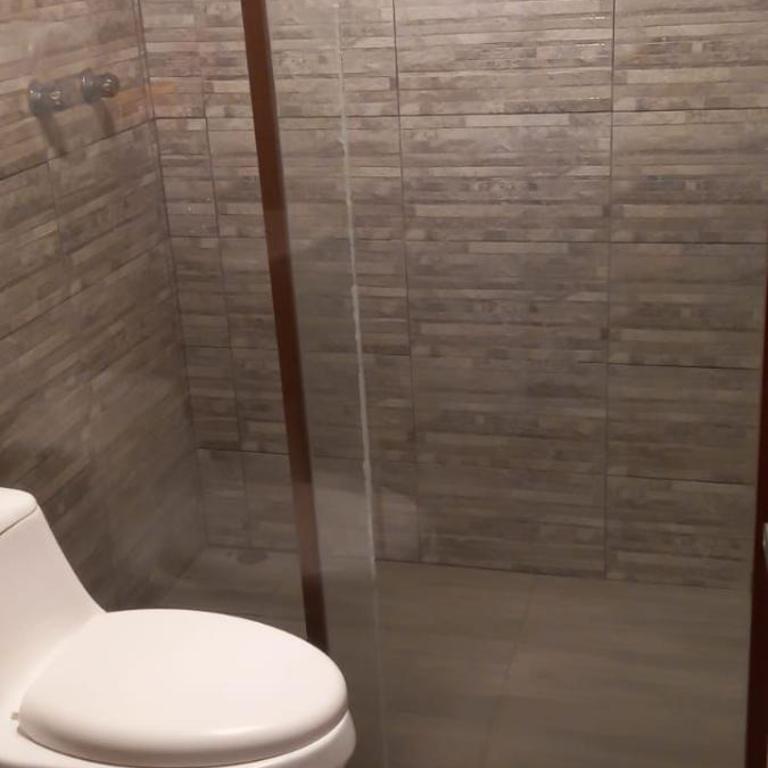 Hermosa Casa con piscina para grupo de 12 personas en Gualaceo - Three-Bedroom House - 13