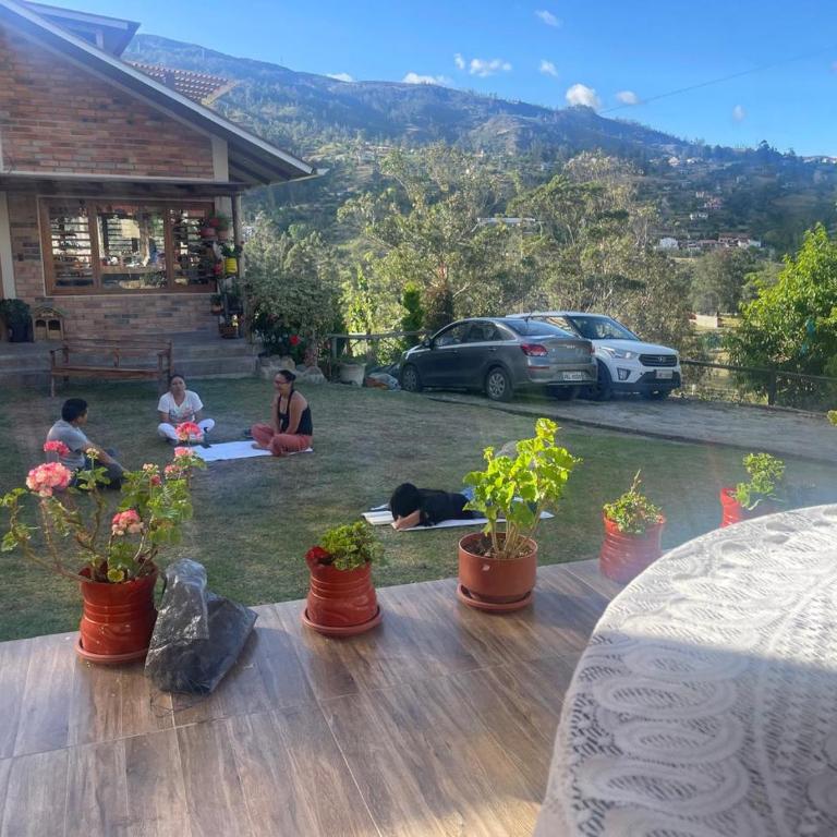 Hermosa Casa con piscina para grupo de 12 personas en Gualaceo - Three-Bedroom House - 3