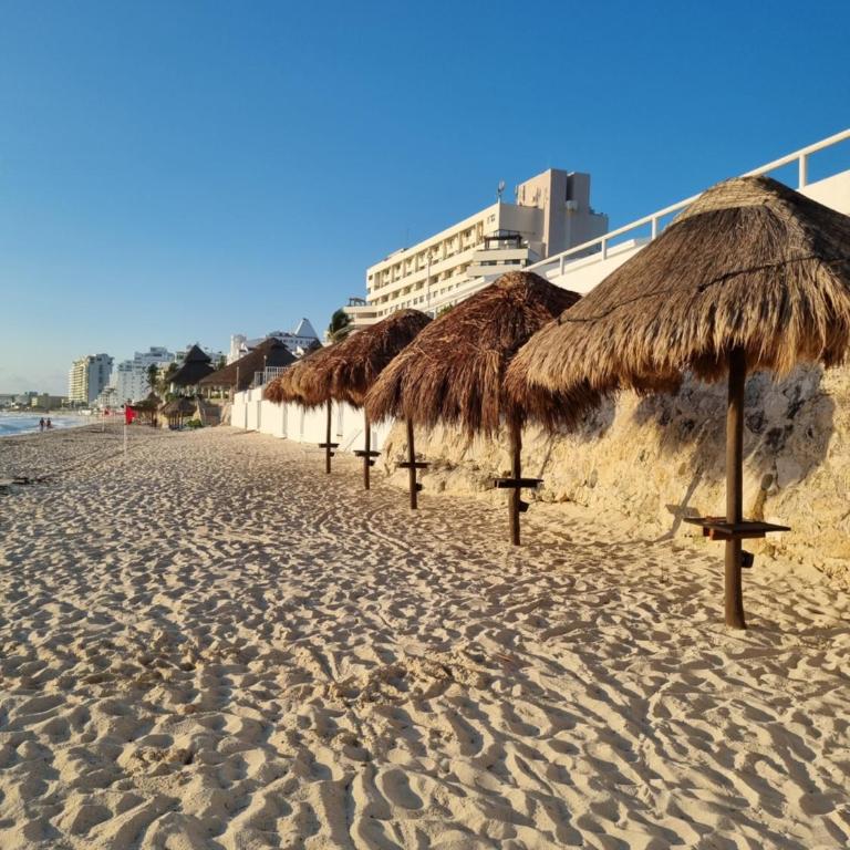 Beachfront Three-Story Coastal Penthouse, 3BR-3BA - Penthouse Apartment - 39