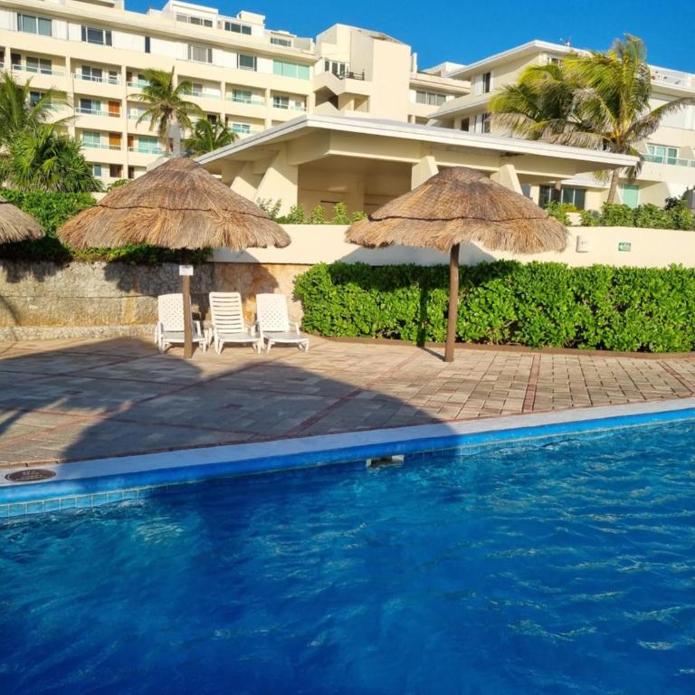 Beachfront Three-Story Coastal Penthouse, 3BR-3BA - Penthouse Apartment - 28