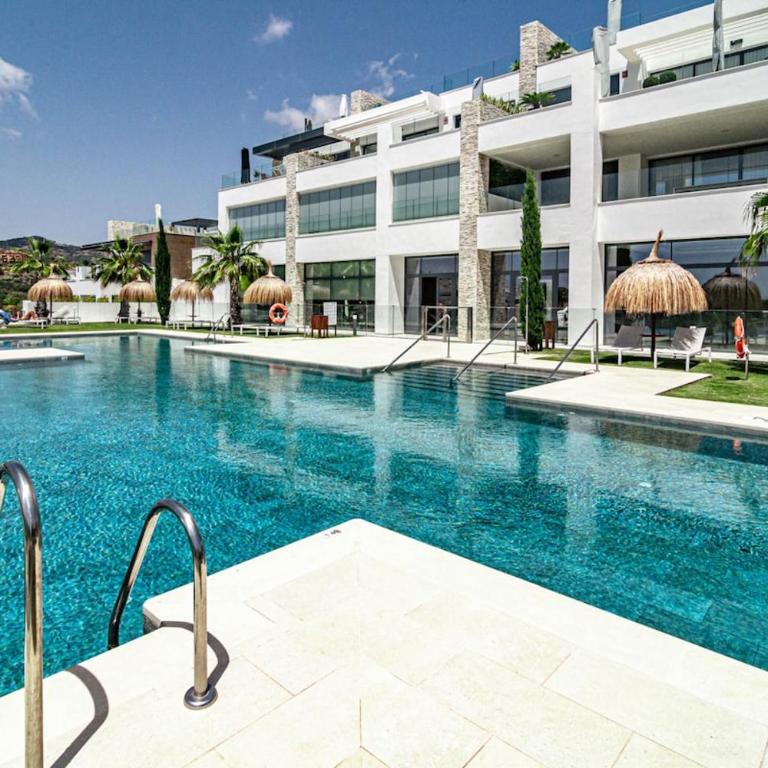 CAH - Large terrace indoor pool and gym - Apartamento - 52