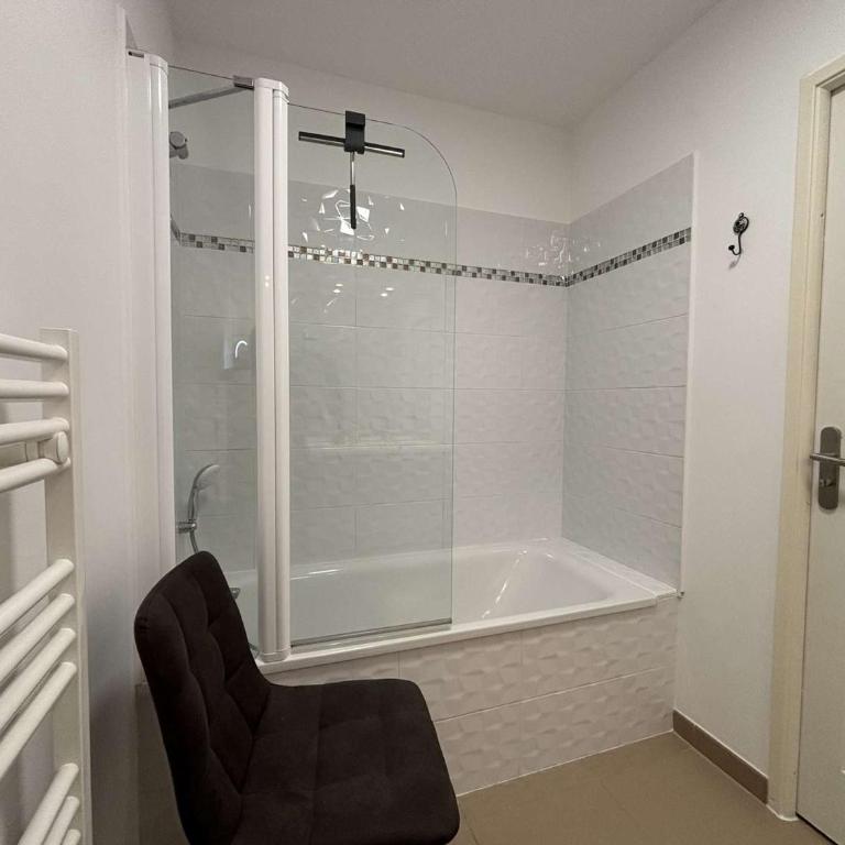 CA110-039 APPARTEMENT 3 PIÈCES - 4 personnes CAVALAIRE SUR MER - Two-Bedroom Apartment - 16