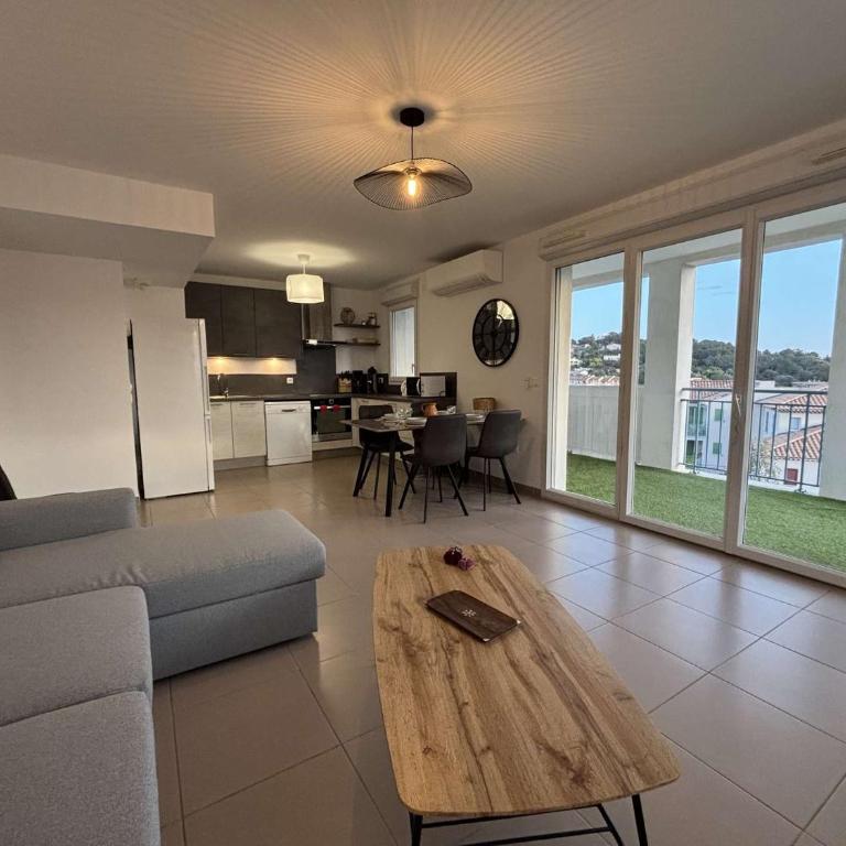 CA110-039 APPARTEMENT 3 PIÈCES - 4 personnes CAVALAIRE SUR MER - Two-Bedroom Apartment - 9