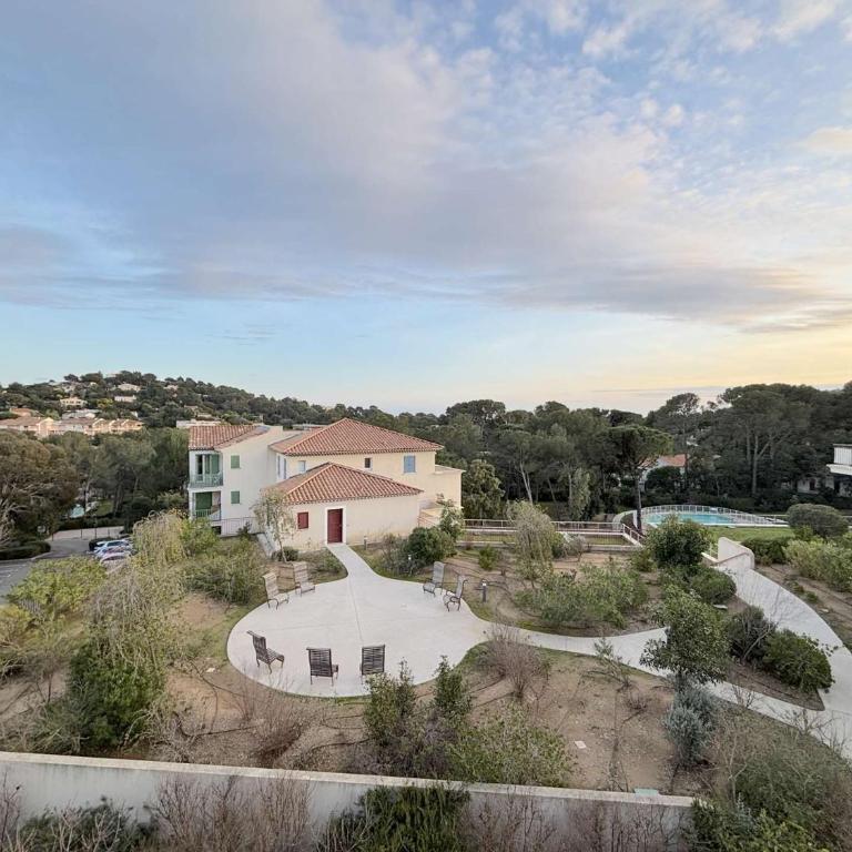 CA110-039 APPARTEMENT 3 PIÈCES - 4 personnes CAVALAIRE SUR MER - Two-Bedroom Apartment - 24