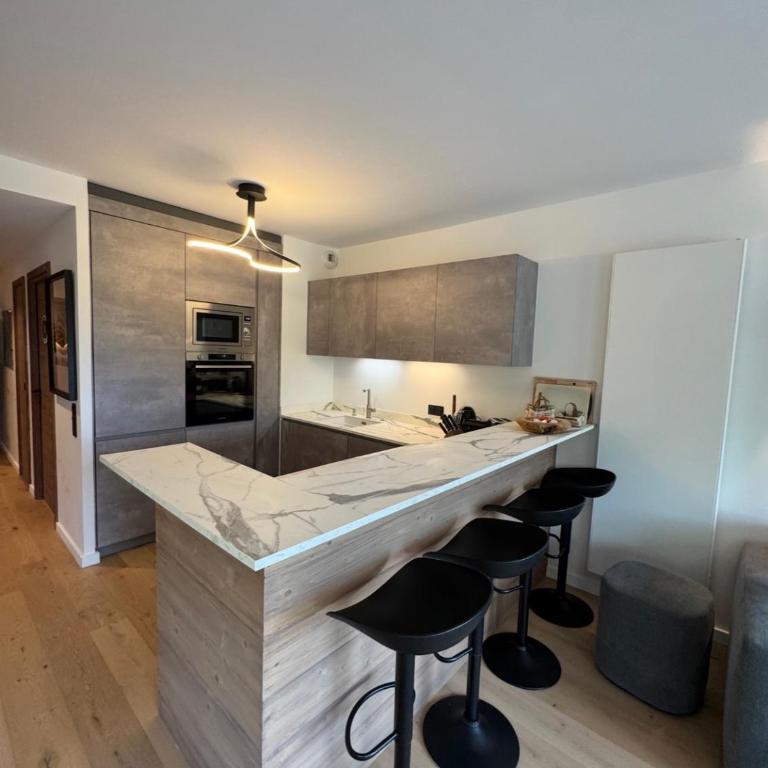 Magnifique 4 pièces de luxe pour 6 personnes - vue exceptionnelle - idéal pour une famille ou des amis - proche des pistes - Méribel Mottaret - Apartment mit 3 Schlafzimmern und Bergblick - 8