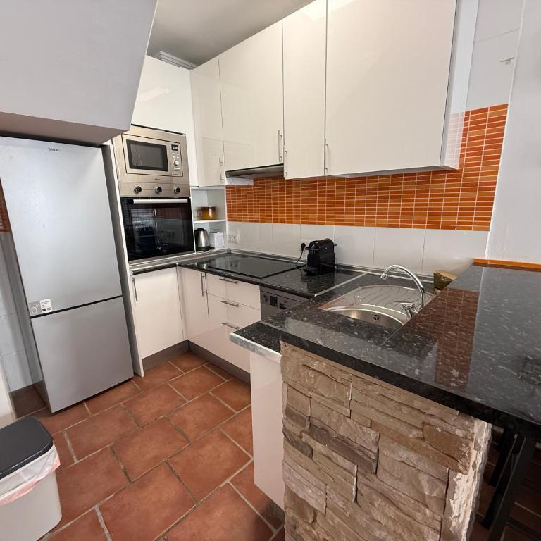 Estepona Old Town! 3bed house 5min Walk to Beach - Casa de 3 dormitorios - 30