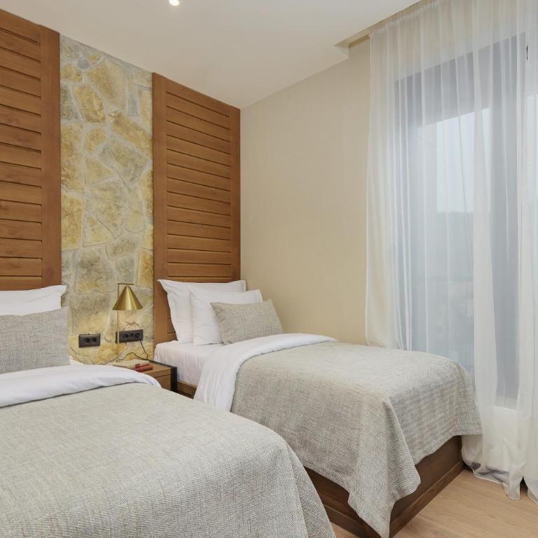 Wulfenia Hotel & Spa - Apartman sa 2 Spavaće Sobe i Balkonom - 1