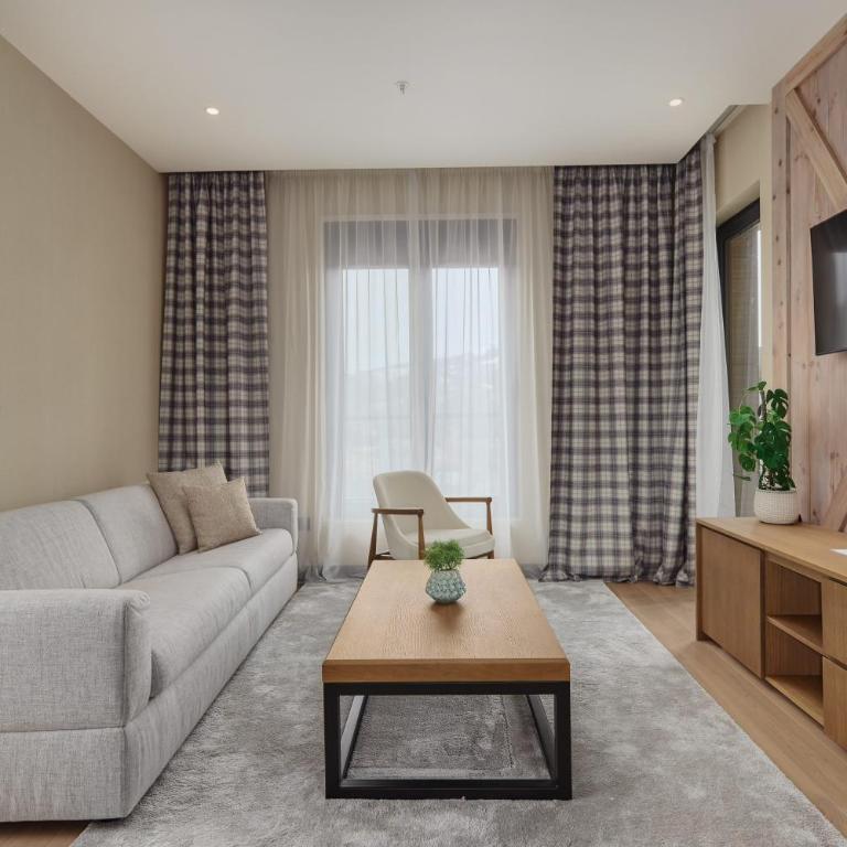 Wulfenia Hotel & Spa - Apartman sa 2 Spavaće Sobe i Balkonom - 2