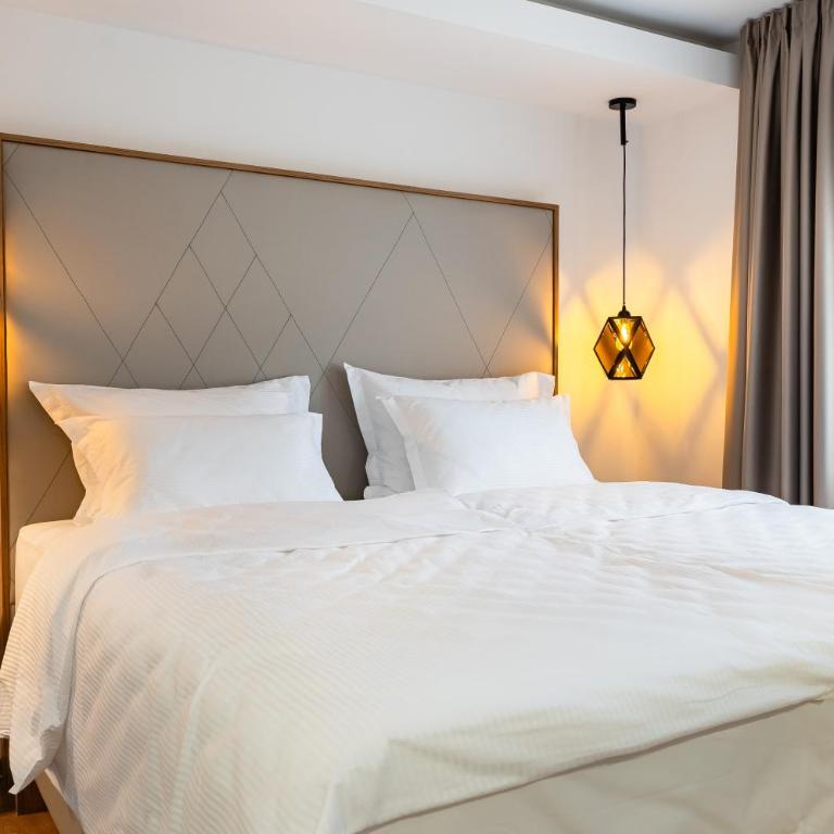The Hill Aparthotel - One-Bedroom Deluxe Apartment - 3