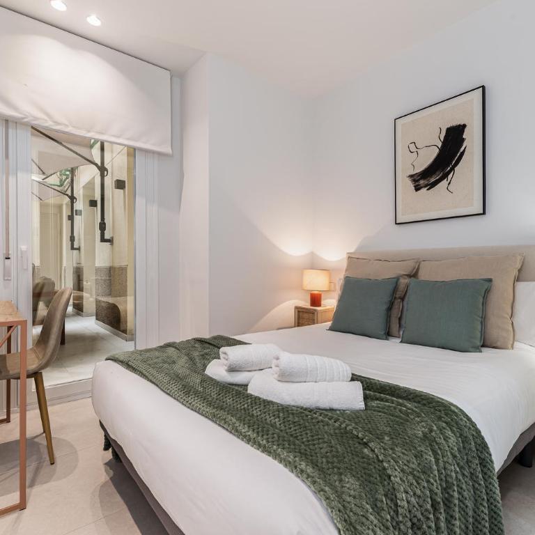 Waou Urban Home Chamberi - Deluxe Double Room with Shower - 25