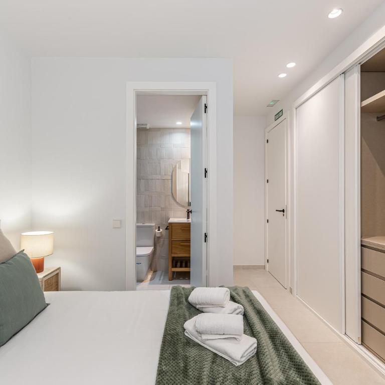 Waou Urban Home Chamberi - Deluxe Double Room with Shower - 29