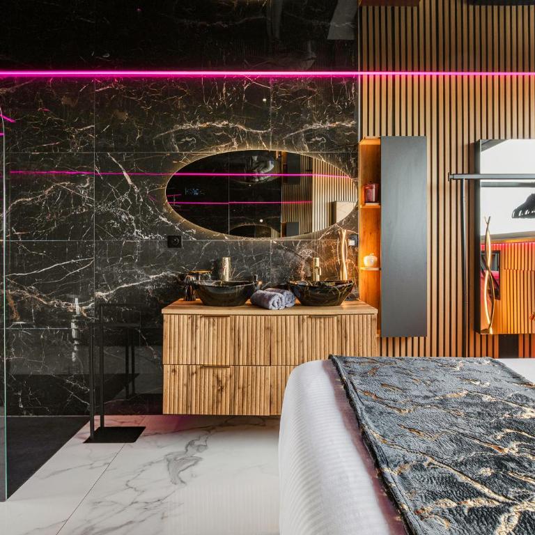Luxury of Love - Suite d'exception - Vue mer - Balnéo XXL - Village Naturiste - One-Bedroom Apartment - 9