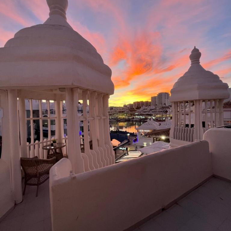 HomelyStay-Benalmadena, Puerto Marina - Apartamento con vistas al mar - 1