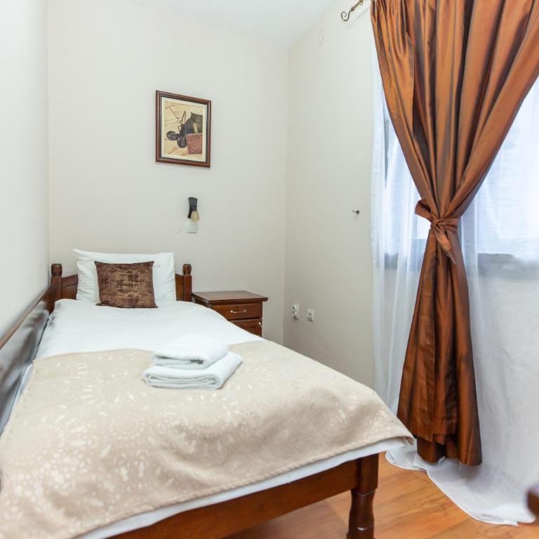 DOWNTOWN ROOMS - Single Room - 4