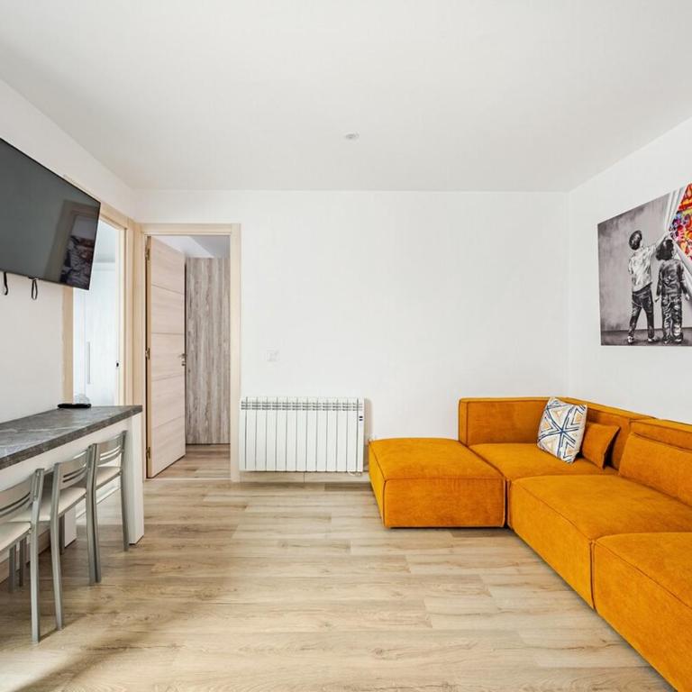RECOMENDADO Wifi 12 min ayto 4 habs dobles PARKING - Apartamento - 2