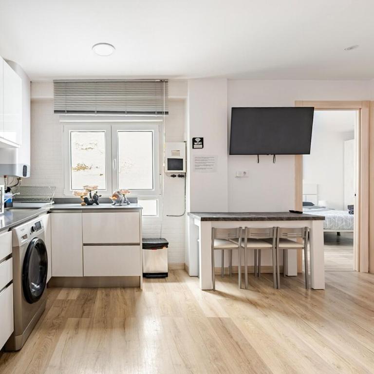 RECOMENDADO Wifi 12 min ayto 4 habs dobles PARKING - Apartamento - 4