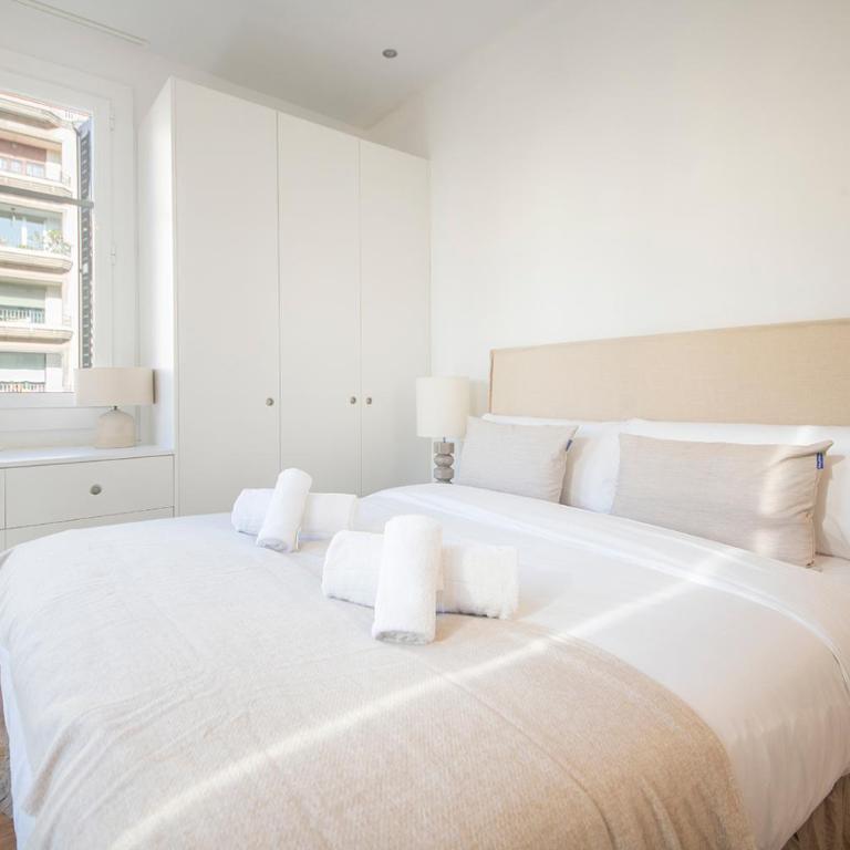 You Stylish Uptown Barcelona Apartments - Four-Bedroom Apartment - 22