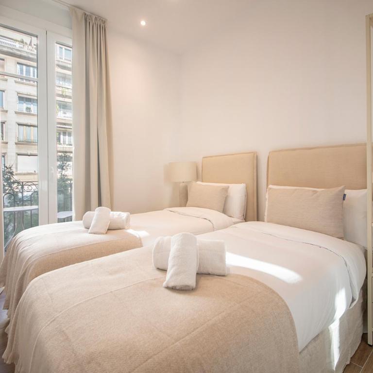 You Stylish Uptown Barcelona Apartments - Four-Bedroom Apartment - 7