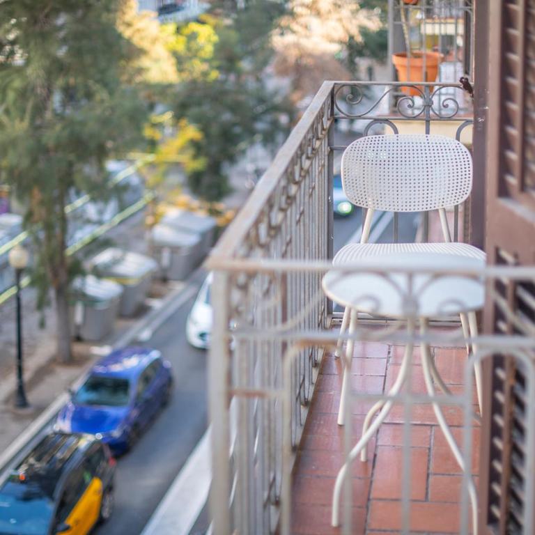 You Stylish Uptown Barcelona Apartments - Four-Bedroom Apartment - 10