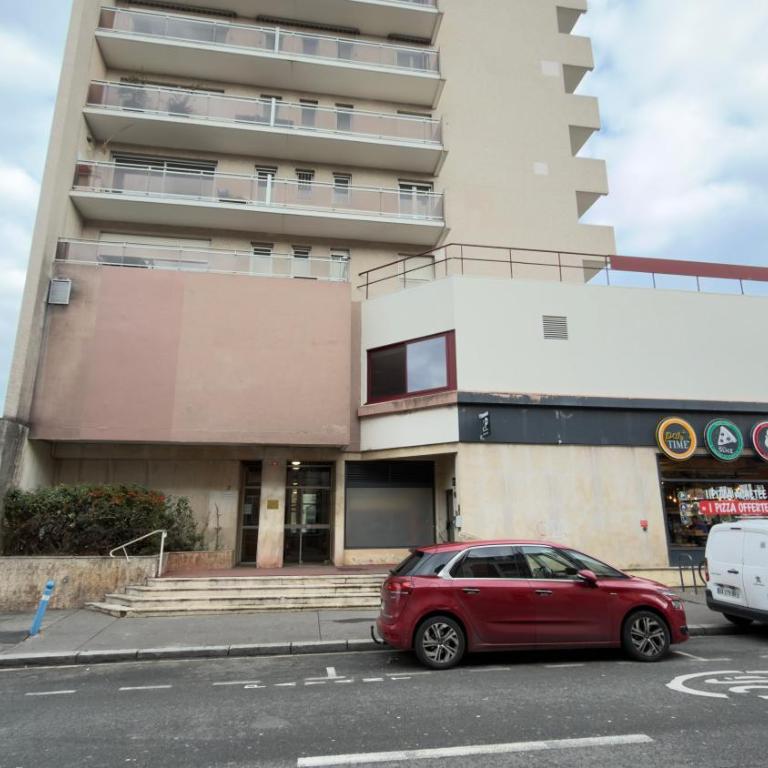 Vue Toits d Amiens Sauna & Cinéma Balcon Parking - Three-Bedroom Apartment with View - 2