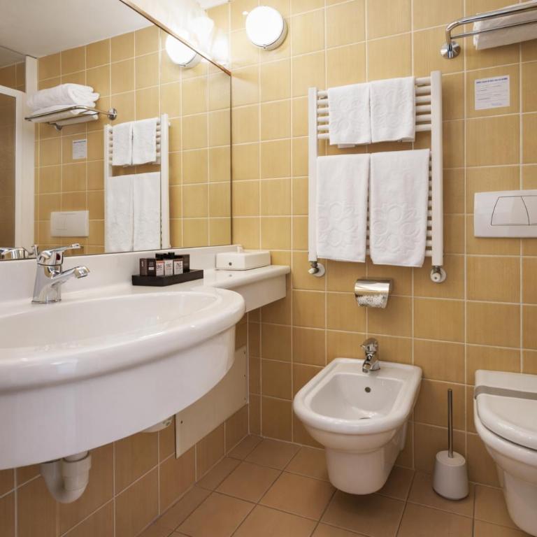 Hotel Lido Lakefront - Standard Lake View – Top Floor (2+1) - 5