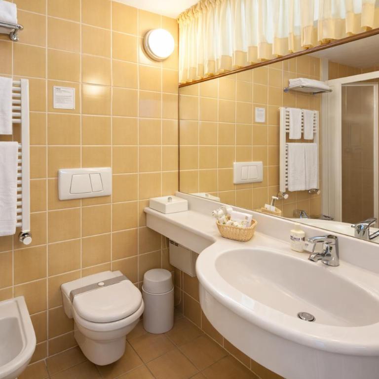 Hotel Lido Lakefront - Standard Lake View – Top Floor (2+1) - 4