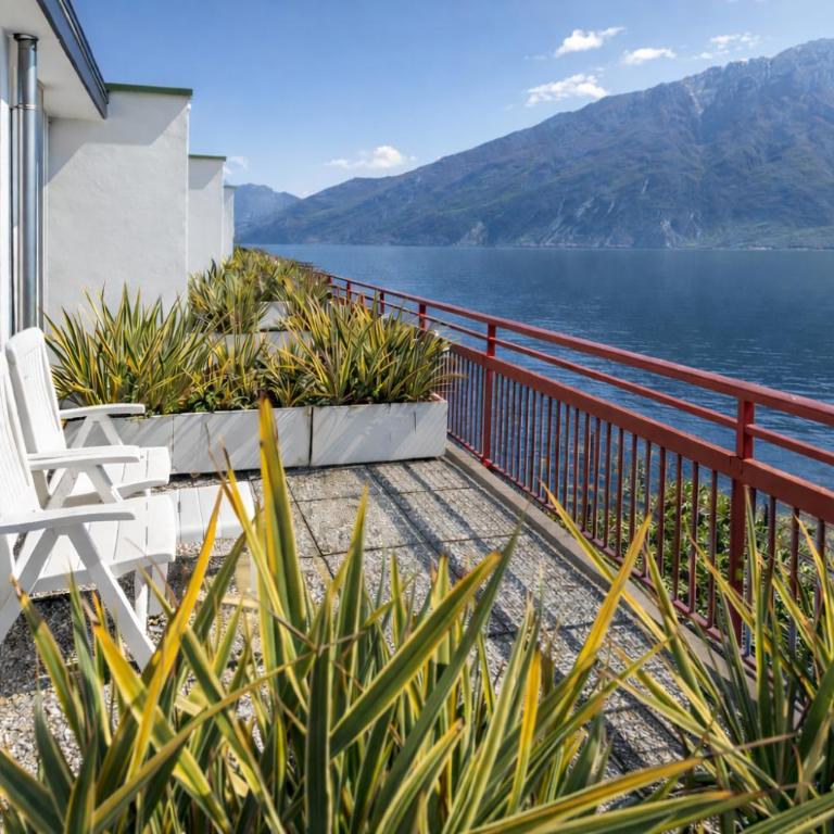 Hotel Lido Lakefront - Standard Lake View – Top Floor (2+1) - 2