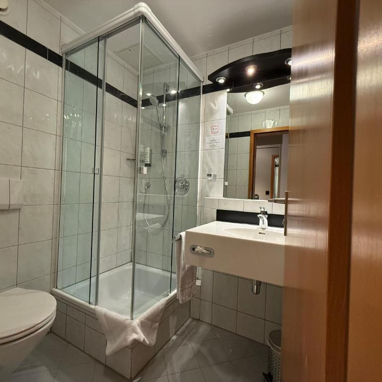 Villa Waldperlach by Blattl - Doppelzimmer mit Balkon - 9