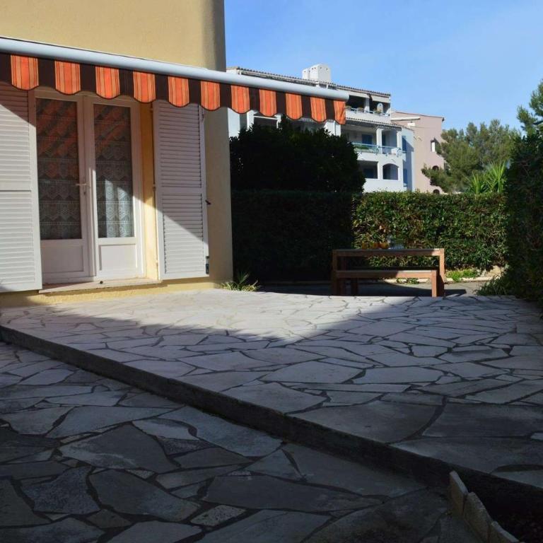 CA270-410 APPARTEMENT 2 PIECES Personnes AU REZ DE JARDIN A CAVALAIRE - Appartement 1 Chambre - 1
