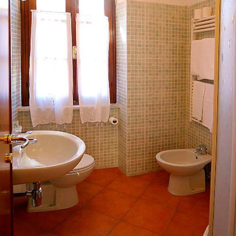 Affittacamere IVO - CAMERA 2 - Camera Matrimoniale con Bagno Privato - 6