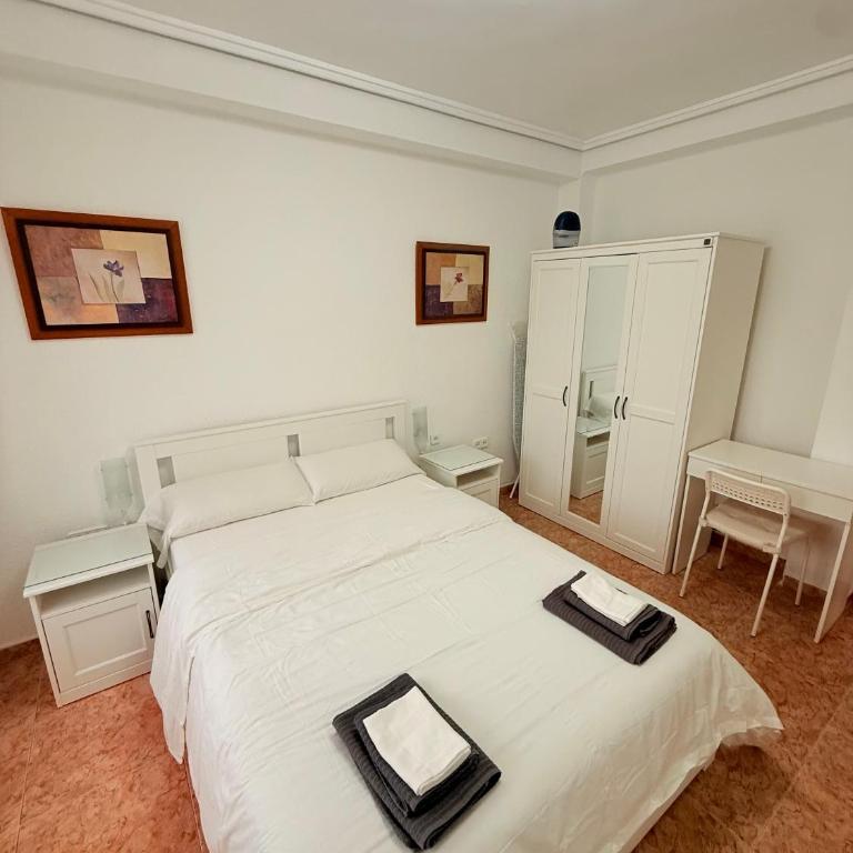 Apartamento de temporada en Malvarrosa Vacaciones largas Long Stay desde 11 noches - Three-Bedroom Apartment - 1