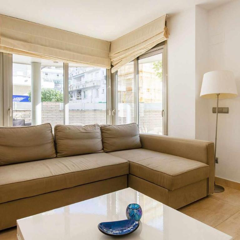 Voramar – A 50 m de la Playa, Parking y A/A - Apartamento de 2 dormitorios - 4