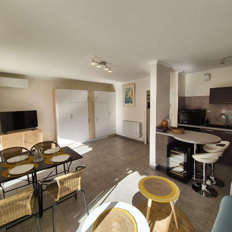 Sanary, 3 couchages, climatisation, tout à pied - Studio - 5